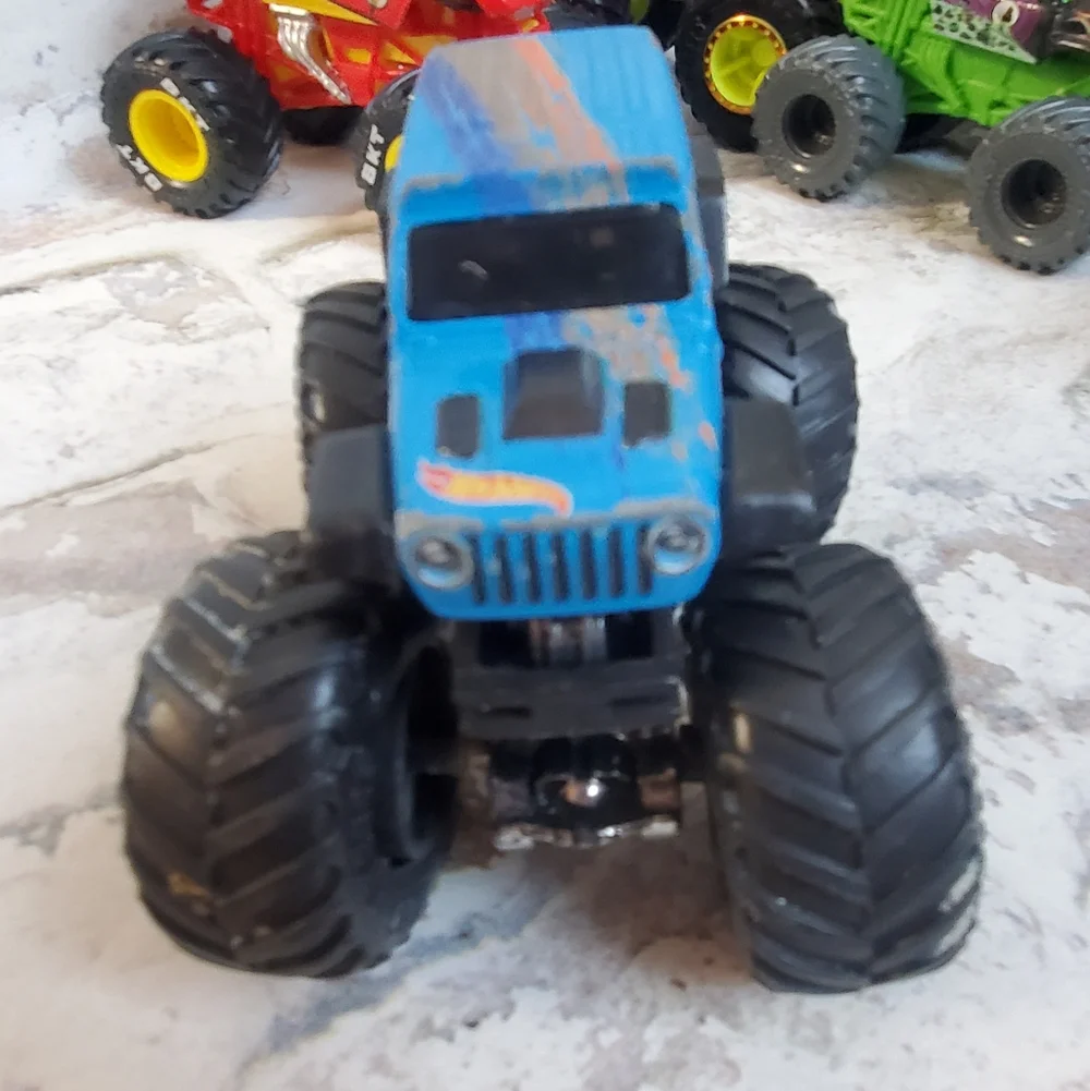 Hot Wheels Assorted Monster Truck Toys - 7 Pc Multicolor